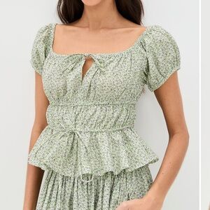 NWT- La maregold iris Green Floral Puff-Sleeve Peplum Top